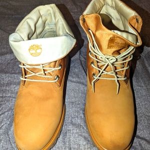 ROLL-TOP DESIGN Timberland